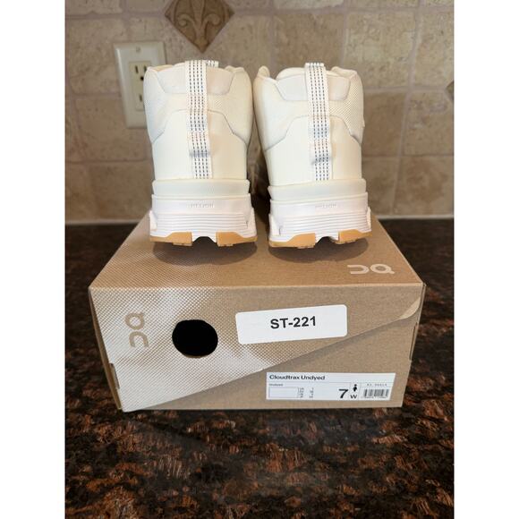 On Cloud Cloudtrax "Undyed" Shoes Sz 7W/5.5M Brand New - Picture 4 of 5